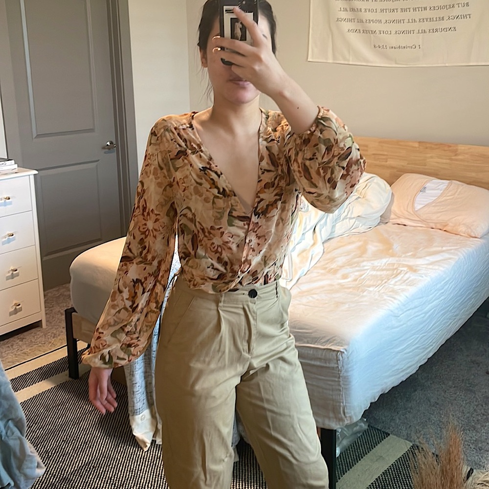 Aritzia Wilfred Floral Wrap Long Sleeve Body Suit, Size medium